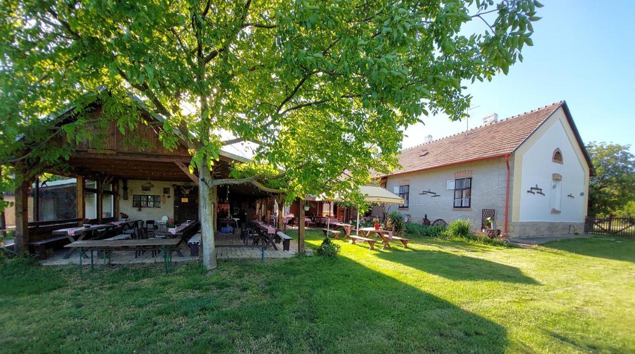 Kazmer Szallas - Gasthaus Varbalog Eksteriør billede